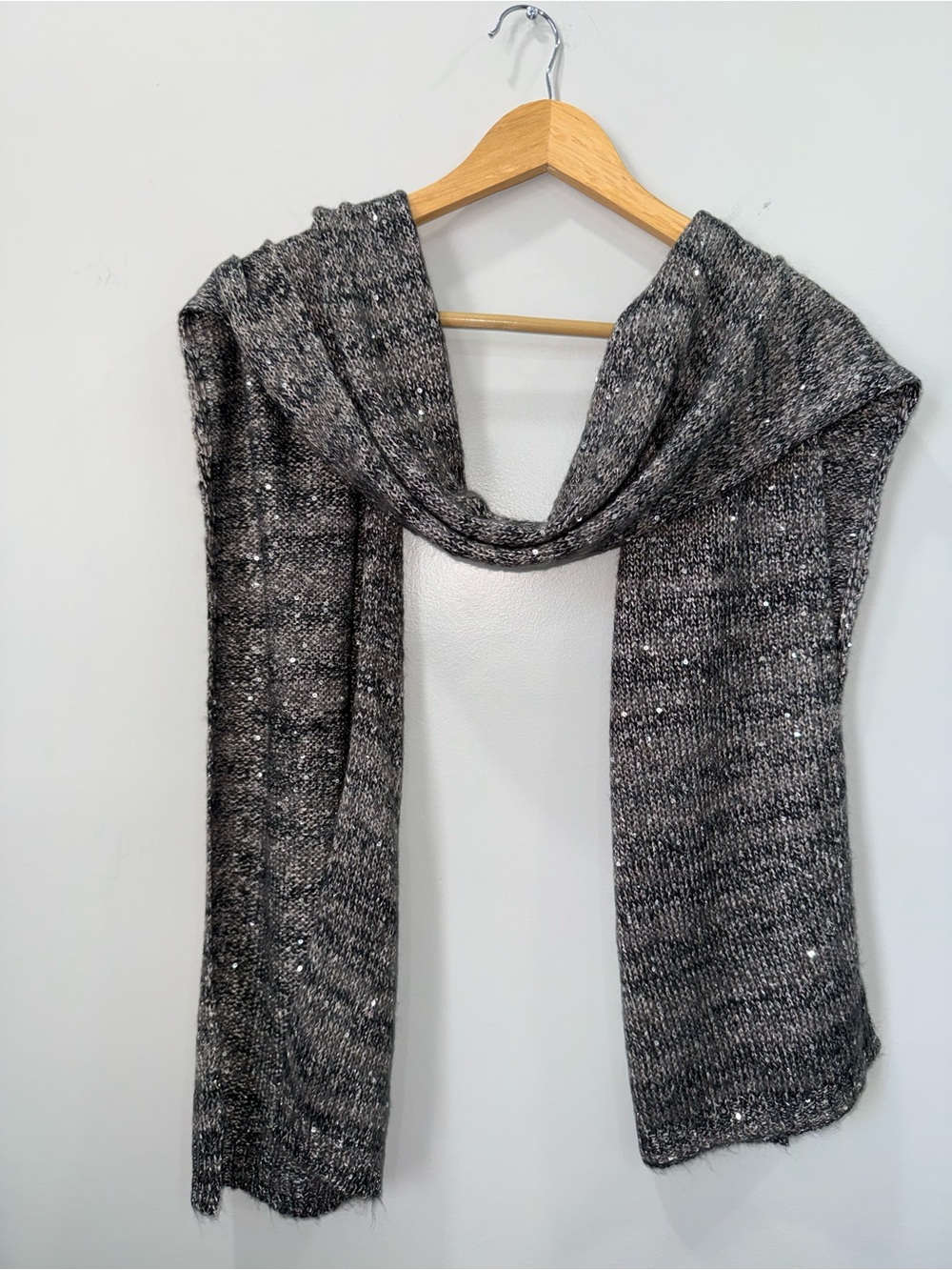 Banana Republic Scarf Women’s Gray Metallic Knit Sequin 14” x 72” !